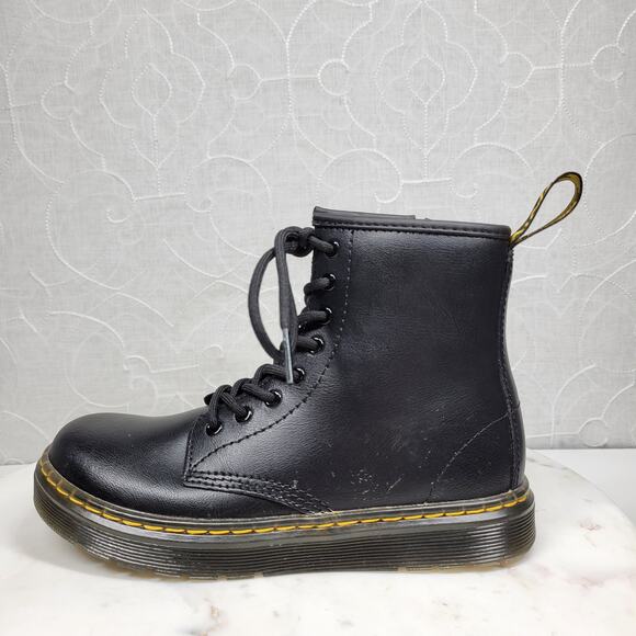 Dr. Martens Zavala Combat Boot Youth 2 Black Leather Lace Up Air Cushioned LA004 - Picture 3 of 16